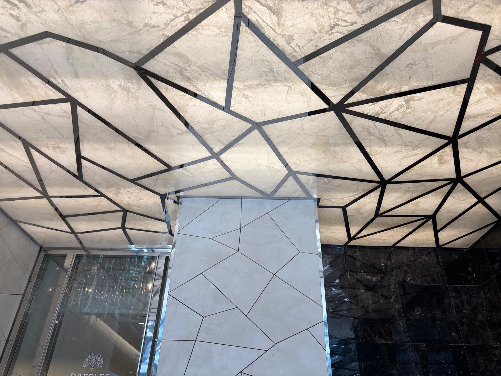 RAFFLES OTEL GİRİŞ Geometrik Dekoratif Tavan ve Duvar Sistemleri
