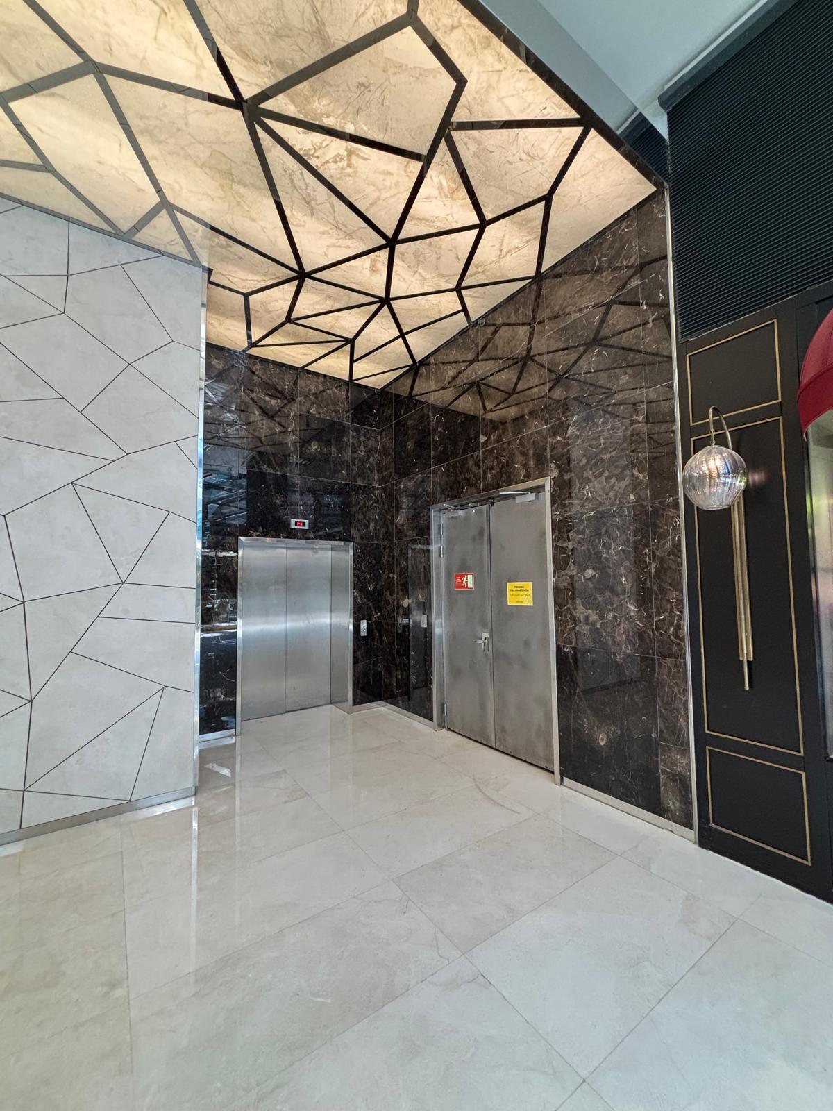 RAFFLES OTEL GİRİŞ Geometrik Dekoratif Tavan ve Duvar Sistemleri