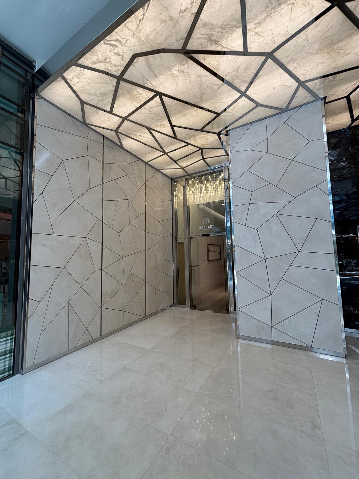 RAFFLES OTEL GİRİŞ Geometrik Dekoratif Tavan ve Duvar Sistemleri