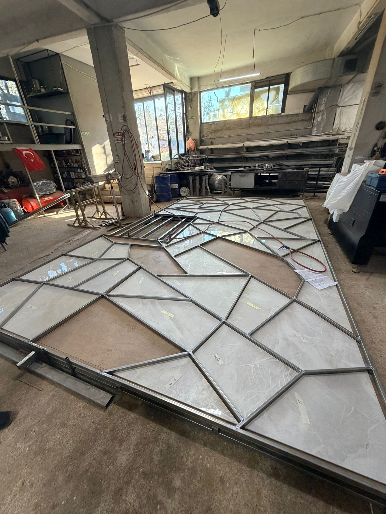 RAFFLES OTEL GİRİŞ Geometrik Dekoratif Tavan ve Duvar Sistemleri