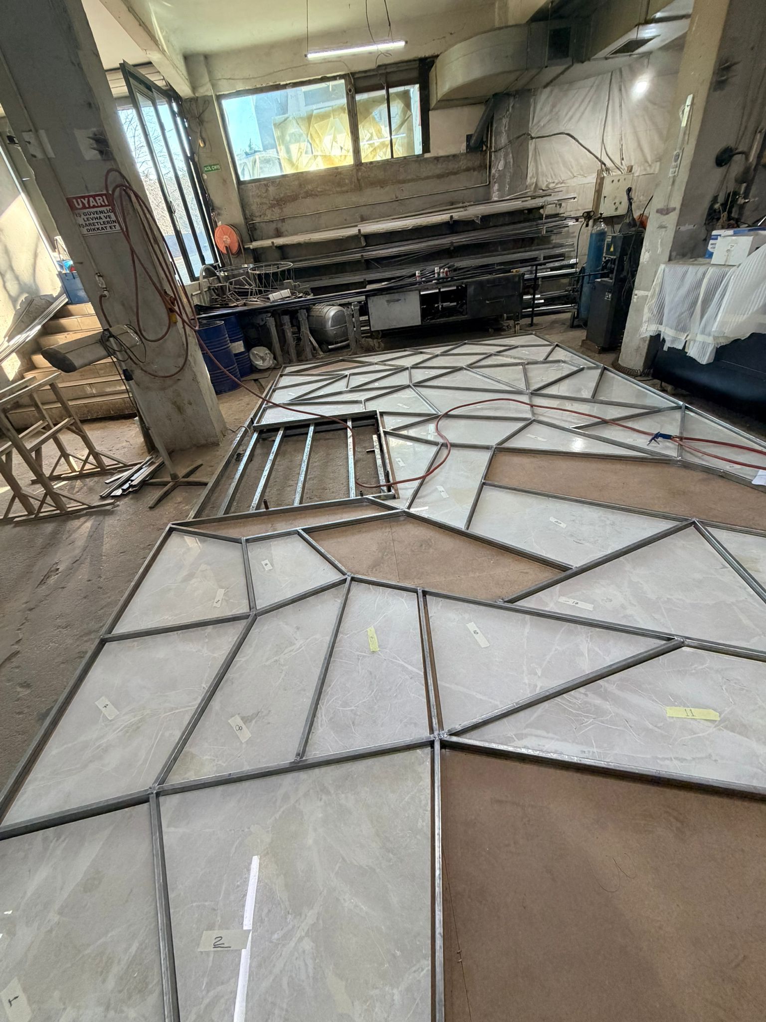 RAFFLES OTEL GİRİŞ Geometrik Dekoratif Tavan ve Duvar Sistemleri