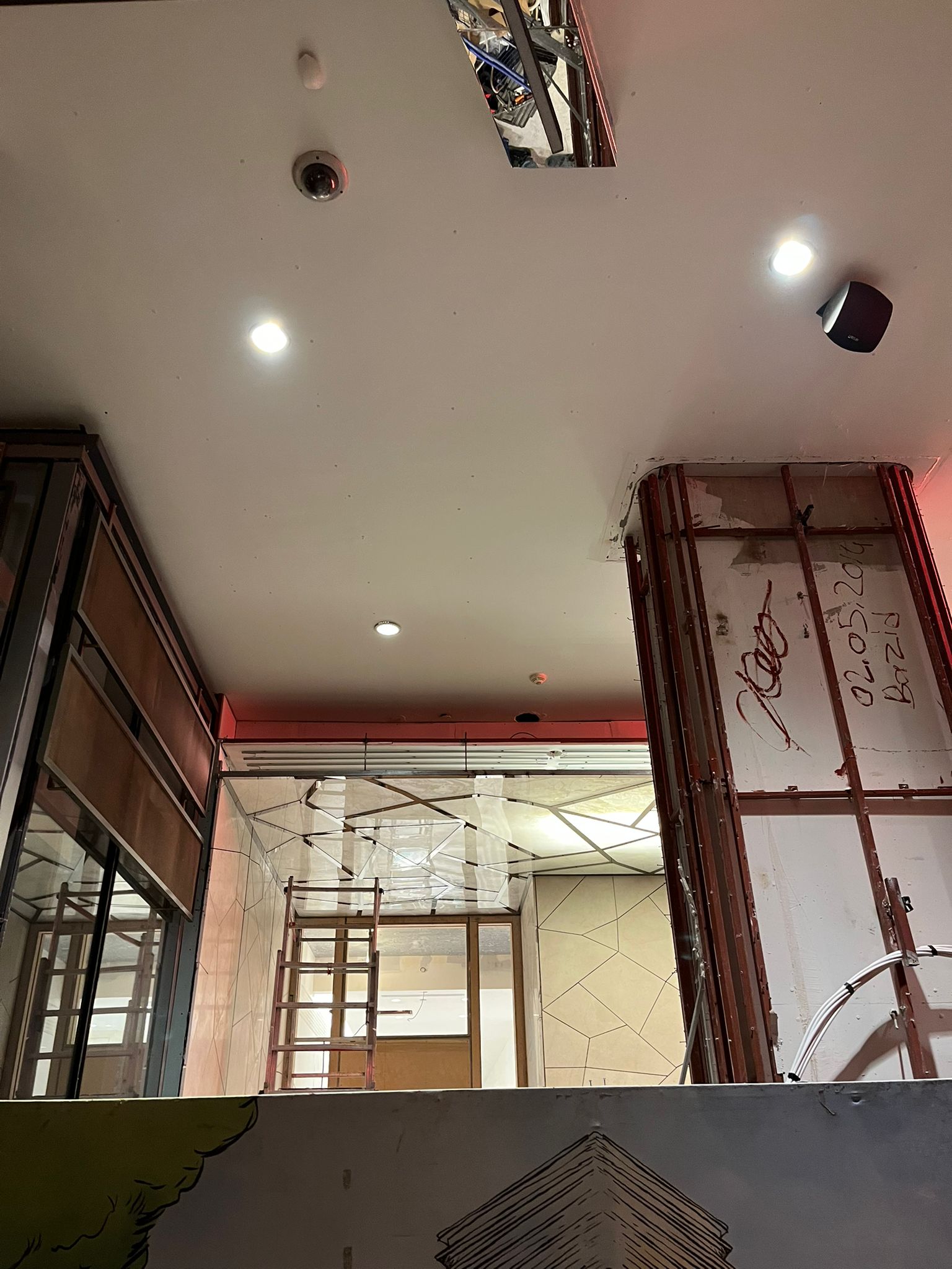 RAFFLES OTEL GİRİŞ Geometrik Dekoratif Tavan ve Duvar Sistemleri