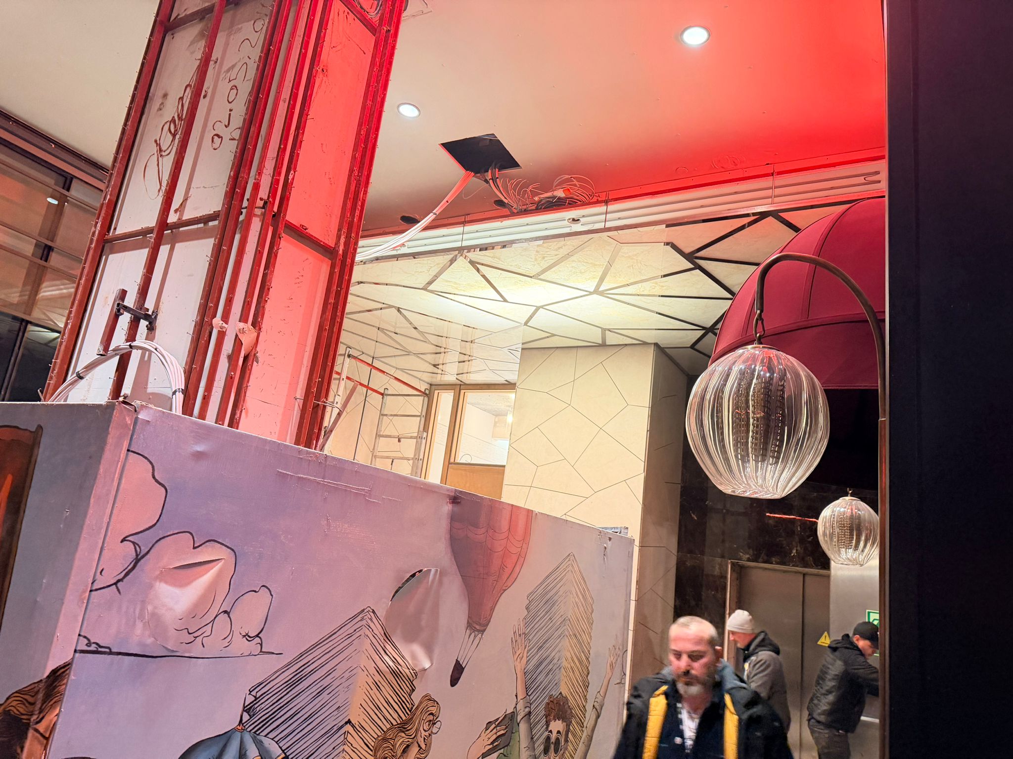 RAFFLES OTEL GİRİŞ Geometrik Dekoratif Tavan ve Duvar Sistemleri