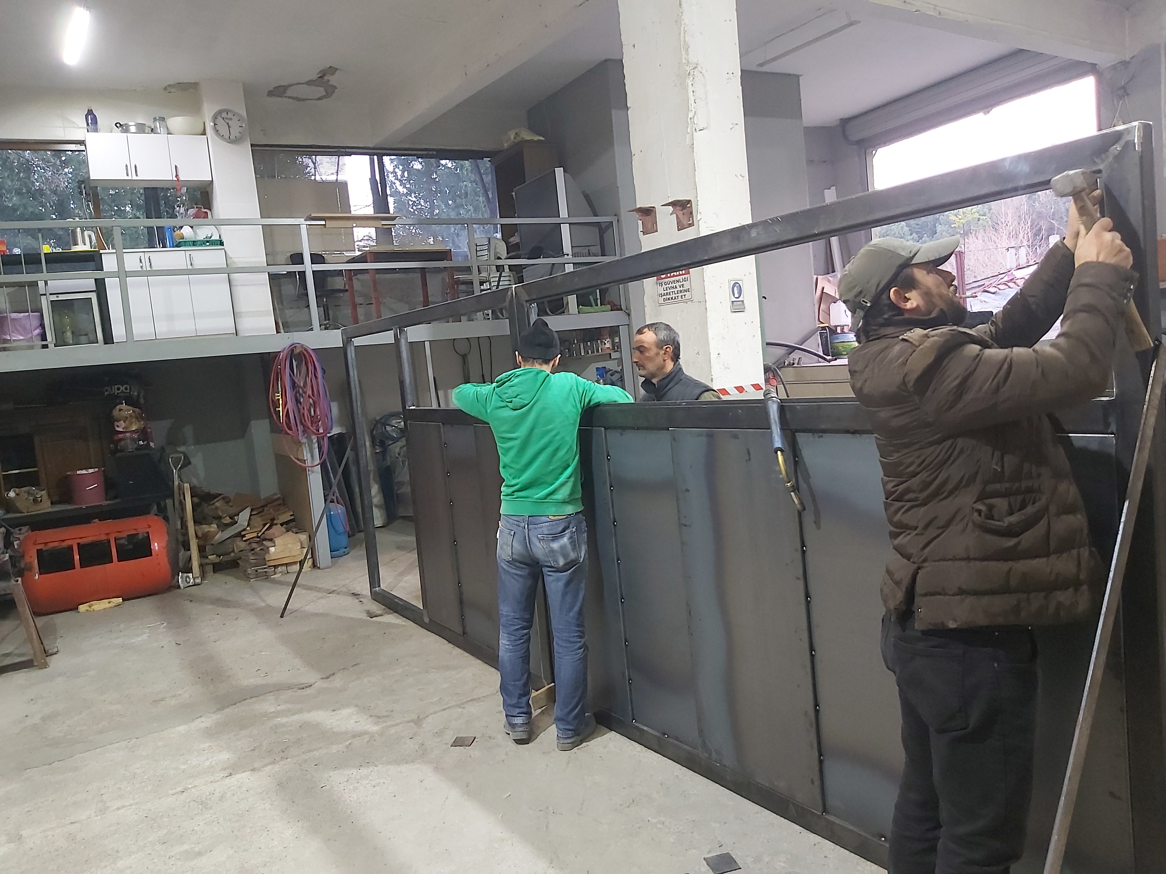 Modern Sürgülü Bahçe Kapısı ve Personel Giriş Kapısı Uygulaması