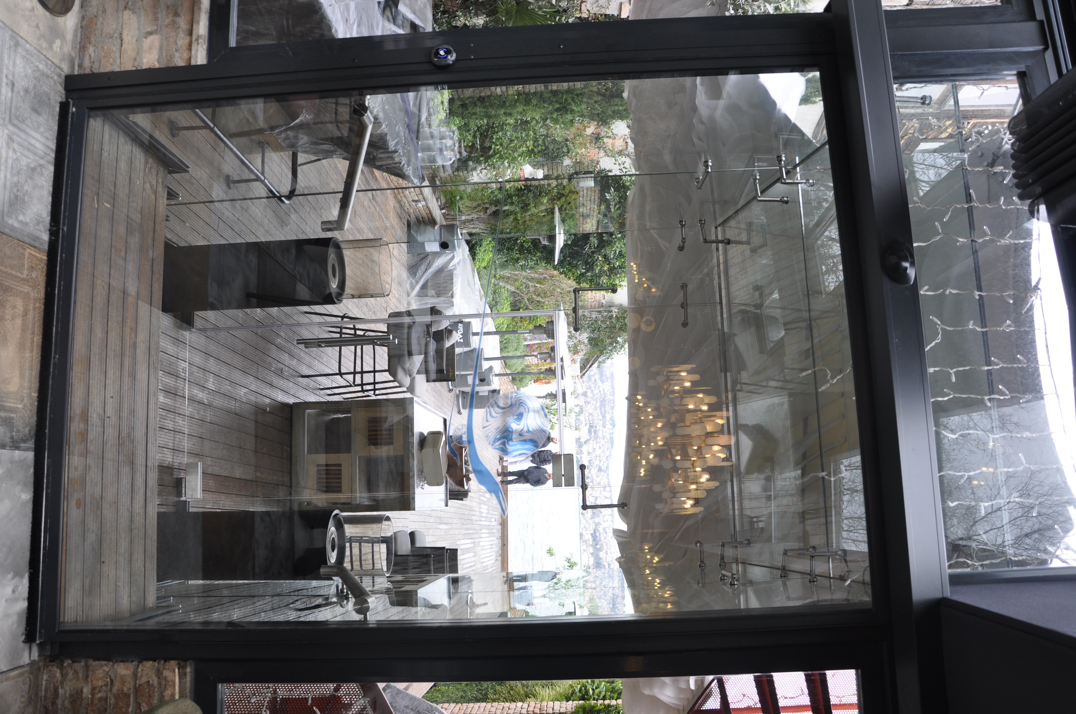 Restoran Giriş Cam Holü ve Temperli Cam Kapı Uygulaması